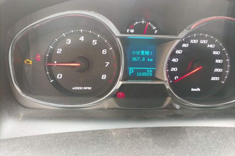 Used Chevrolet Captiva 2015 2.4L 4x4 Flagship Edition 7-Seater Odometer Close Up