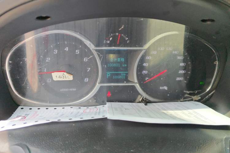 Used Chevrolet Captiva 2015 2.4L Two-Wheel Drive Urban Version 5 Seats Odometer Close Up