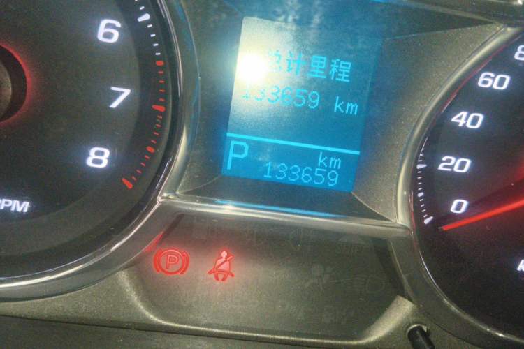 Used Chevrolet Captiva 2015 2.4L 4x4 Flagship Edition 7-Seater Odometer Close Up