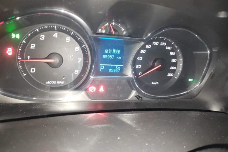 Used Chevrolet Captiva 2015 2.4L 4x4 Flagship Edition 7-Seater Odometer Close Up