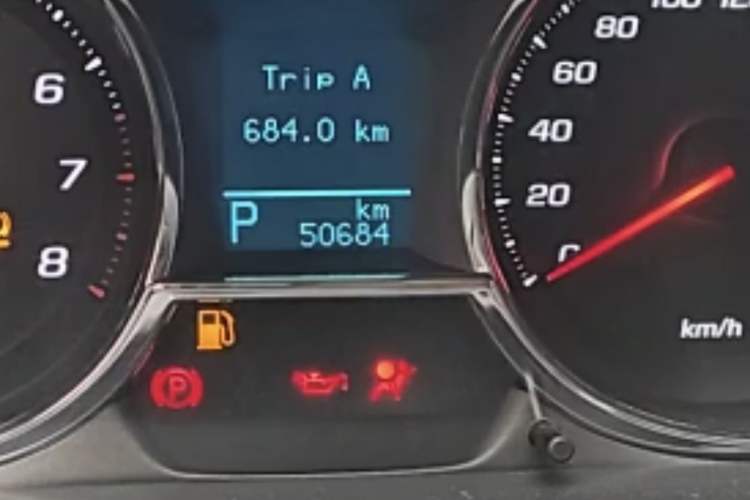 Used Chevrolet Captiva 2015 2.4L Two-Wheel Drive Urban Version 5 Seats Odometer Close Up