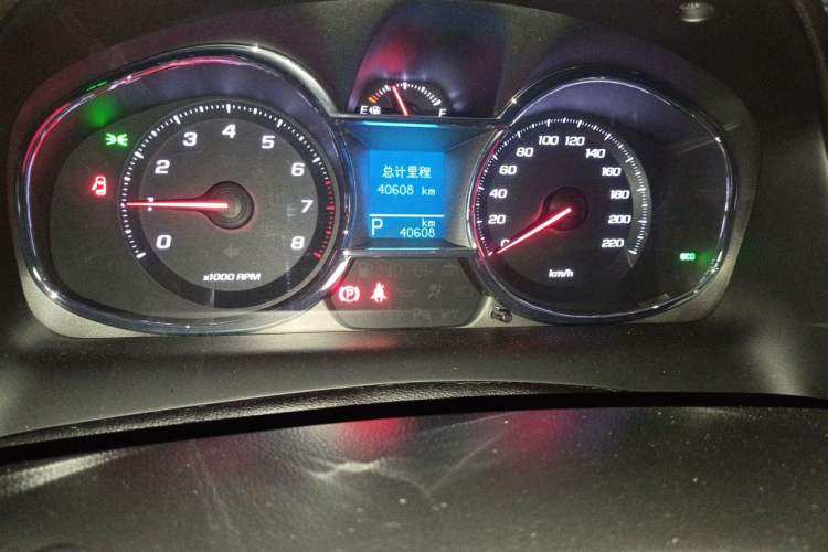 Used Chevrolet Captiva 2015 2.4L 4x4 Flagship Edition 7-Seater Odometer Close Up