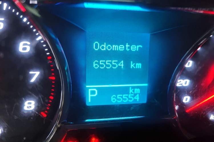 Used Chevrolet Captiva 2015 2.4L Two-Wheel Drive Urban Version 7 Seats Odometer Close Up