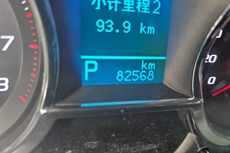 Used Chevrolet Captiva 2015 2.4L 4x4 Flagship Edition 7-Seater Odometer Close Up