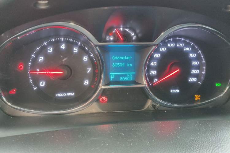 Used Chevrolet Captiva 2015 2.4L 4x4 Flagship Edition 7-Seater Odometer Close Up