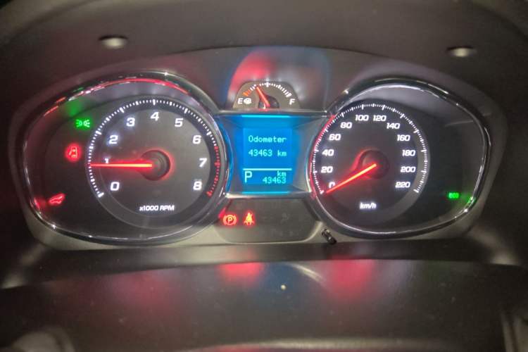 Used Chevrolet Captiva 2015 2.4L 4x4 Flagship Edition 7-Seater Odometer Close Up