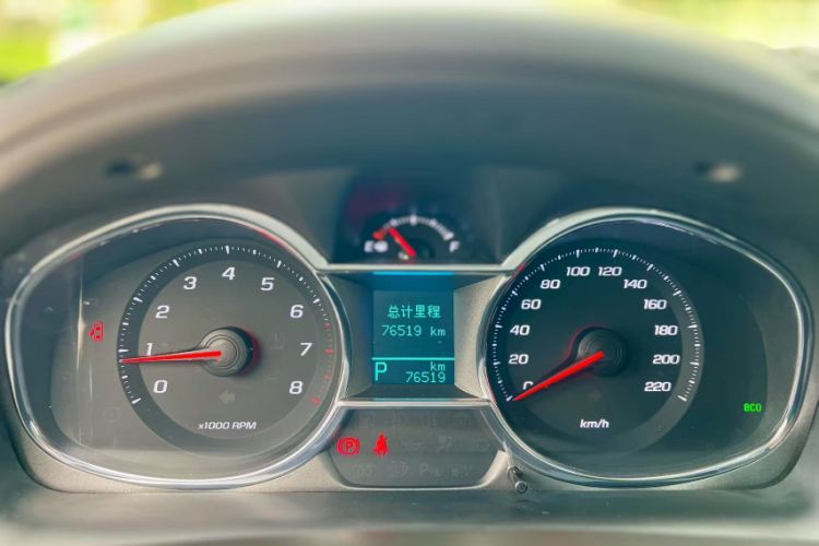 Used Chevrolet Captiva 2015 2.4L 4x4 Flagship Edition 7-Seater Odometer Close Up