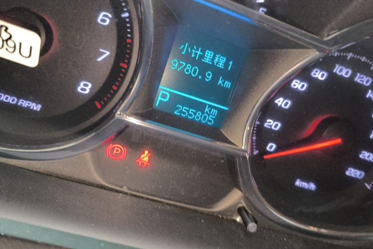 Used Chevrolet Captiva 2015 2.4L 4x4 Flagship Edition 7-Seater Odometer Close Up