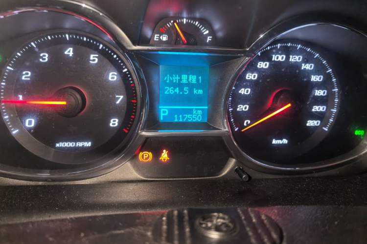 Used Chevrolet Captiva 2015 2.4L 4x4 Flagship Edition 7-Seater Odometer Close Up