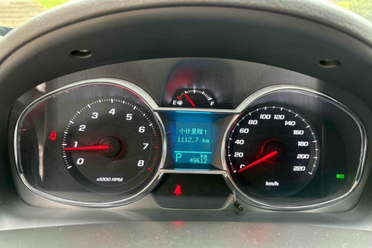 Used Chevrolet Captiva 2015 2.4L 4x4 Flagship Edition 7-Seater Odometer Close Up