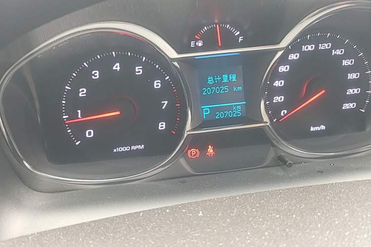 Used Chevrolet Captiva 2015 2.4L 4x4 Flagship Edition 7-Seater Odometer Close Up