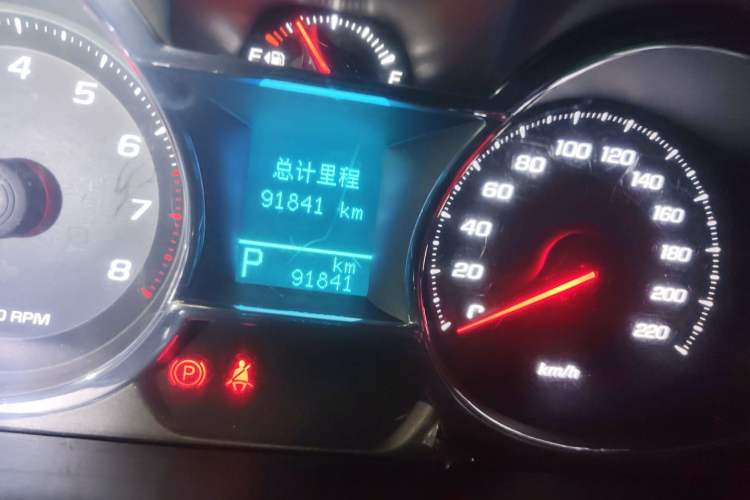 Used Chevrolet Captiva 2015 2.4L 4x4 Flagship Edition 7-Seater Odometer Close Up