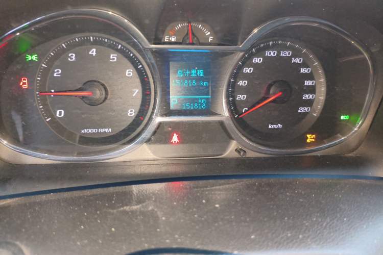 Used Chevrolet Captiva 2015 2.4L 4x4 Flagship Edition 7-Seater Odometer Close Up