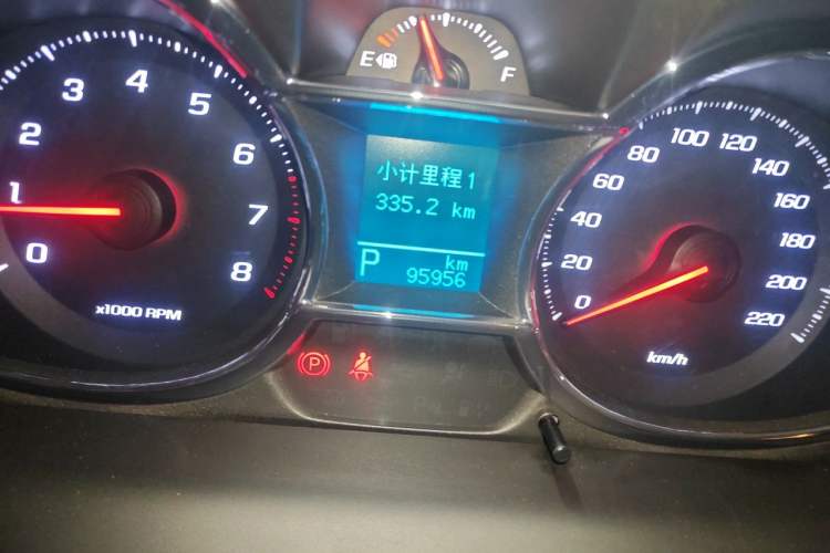 Used Chevrolet Captiva 2015 2.4L 4x4 Flagship Edition 7-Seater Odometer Close Up