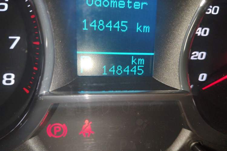 Used Chevrolet Captiva 2015 2.4L 4x4 Flagship Edition 7-Seater Odometer Close Up