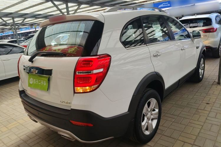 Used Chevrolet Captiva 2015 2.4L Two-Wheel Drive Urban Version 7 Seats Rear Right 45 Deg