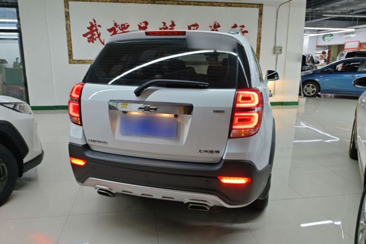 Used Chevrolet Captiva 2015 2.4L 4x4 Flagship Edition 7-Seater Rear Right 45 Deg