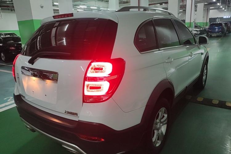 Used Chevrolet Captiva 2015 2.4L Two-Wheel Drive Urban Version 5 Seats Rear Right 45 Deg
