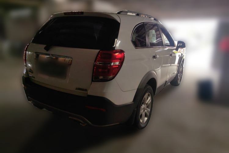 Used Chevrolet Captiva 2015 2.4L Two-Wheel Drive Urban Version 7 Seats Rear Right 45 Deg