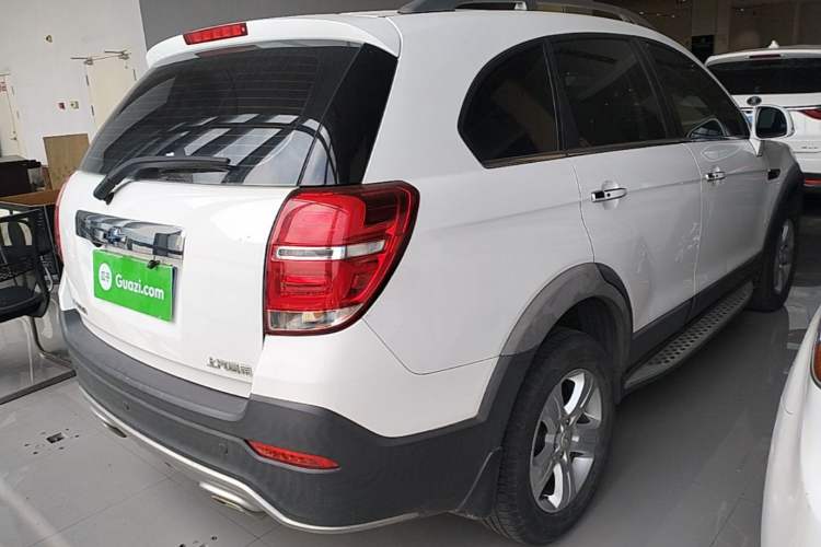 Used Chevrolet Captiva 2015 2.4L Two-Wheel Drive Urban Version 7 Seats Rear Right 45 Deg