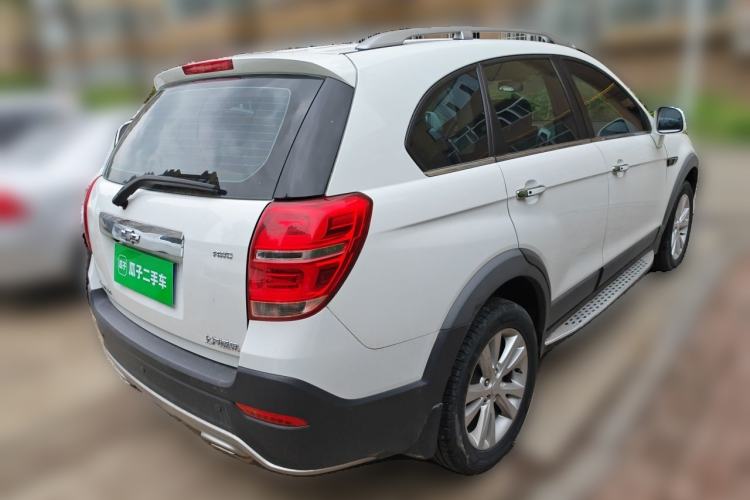 Used Chevrolet Captiva 2015 2.4L 4x4 Flagship Edition 7-Seater Rear Right 45 Deg