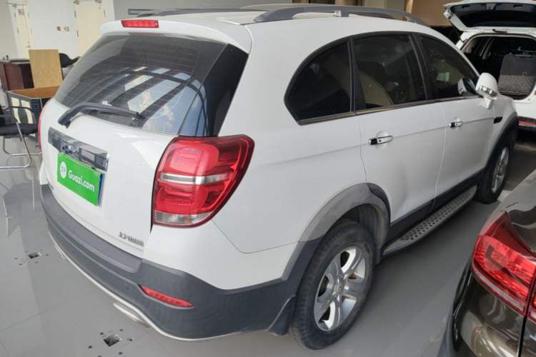 Used Chevrolet Captiva 2015 2.4L Two-Wheel Drive Urban Version 7 Seats Rear Right 45 Deg