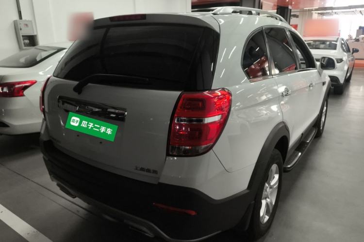 Used Chevrolet Captiva 2015 2.4L Two-Wheel Drive Urban Version 7 Seats Rear Right 45 Deg