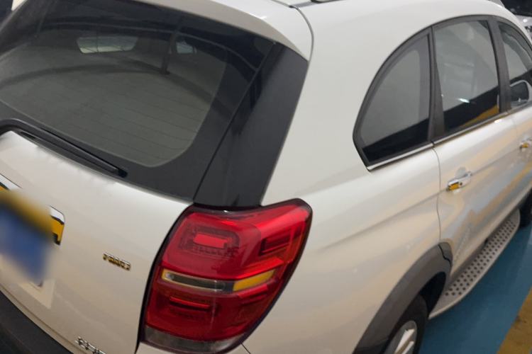 Used Chevrolet Captiva 2015 2.4L 4x4 Flagship Edition 7-Seater Rear Right 45 Deg