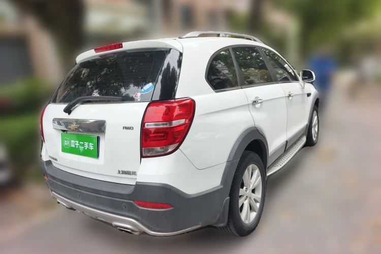 Used Chevrolet Captiva 2015 2.4L 4x4 Flagship Edition 7-Seater Rear Right 45 Deg