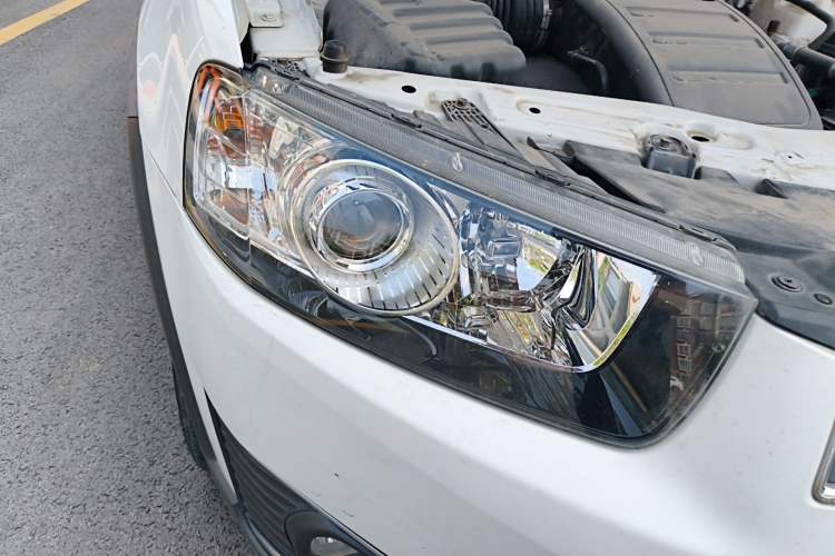 Used Chevrolet Captiva 2015 2.4L Two-Wheel Drive Urban Version 7 Seats Right Front Headlight