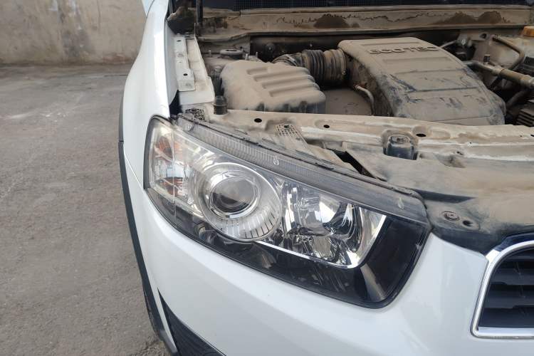 Used Chevrolet Captiva 2015 2.4L 4x4 Flagship Edition 7-Seater Right Front Headlight