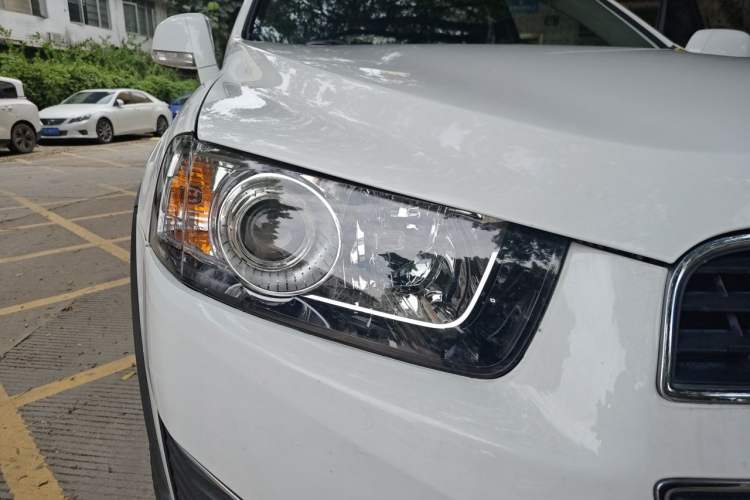 Used Chevrolet Captiva 2015 2.4L 4x4 Flagship Edition 7-Seater Right Front Headlight