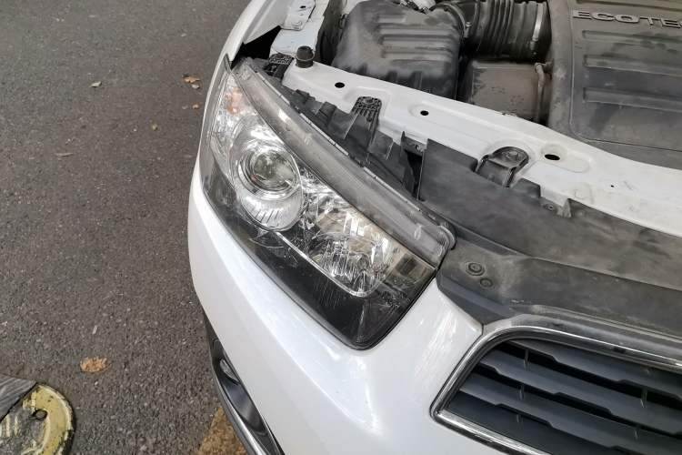 Used Chevrolet Captiva 2015 2.4L 4x4 Flagship Edition 7-Seater Right Front Headlight
