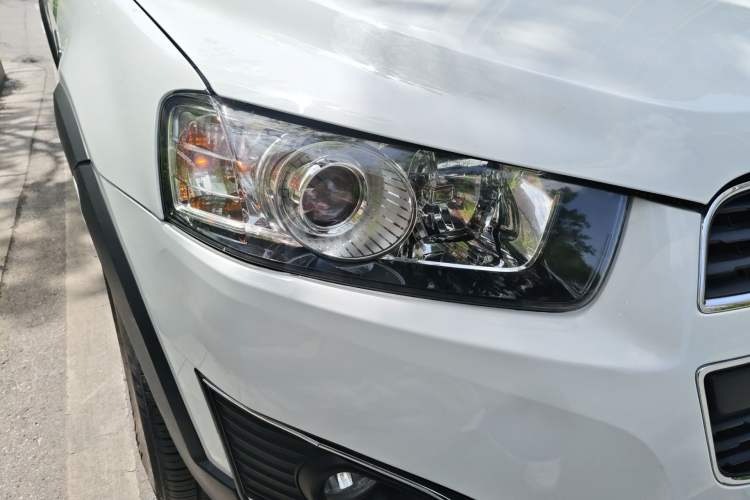 Used Chevrolet Captiva 2015 2.4L Two-Wheel Drive Urban Version 5 Seats Right Front Headlight
