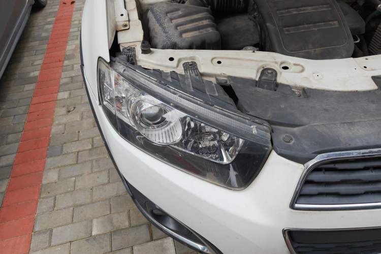 Used Chevrolet Captiva 2015 2.4L 4x4 Flagship Edition 7-Seater Right Front Headlight