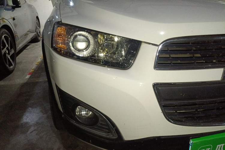 Used Chevrolet Captiva 2015 2.4L 4x4 Flagship Edition 7-Seater Right Front Headlight