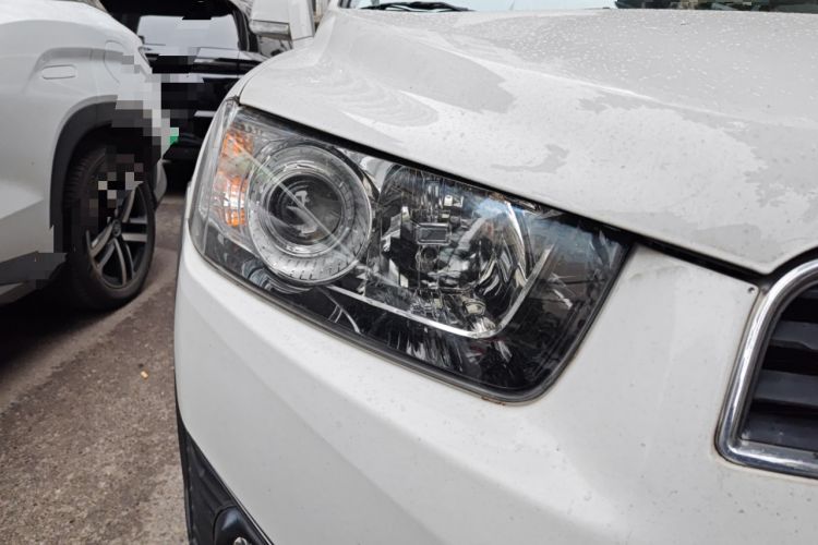 Used Chevrolet Captiva 2015 2.4L Two-Wheel Drive Urban Version 7 Seats Right Front Headlight