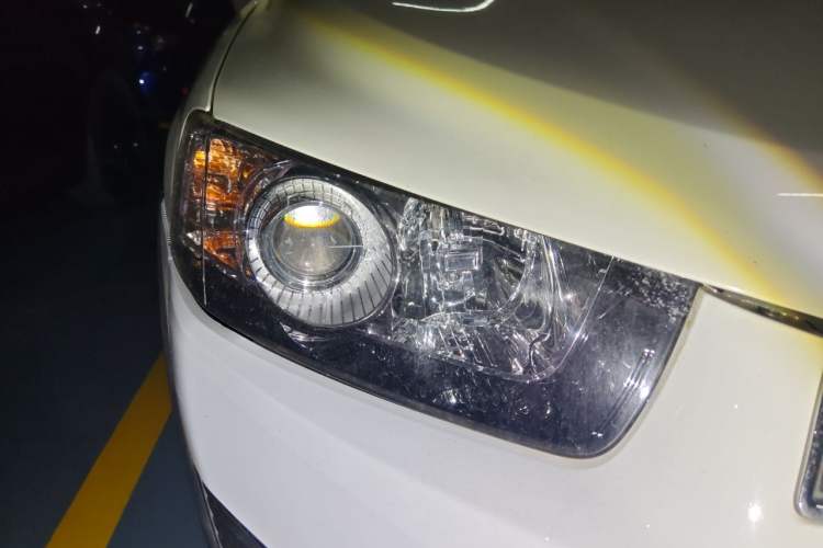 Used Chevrolet Captiva 2015 2.4L 4x4 Flagship Edition 7-Seater Right Front Headlight