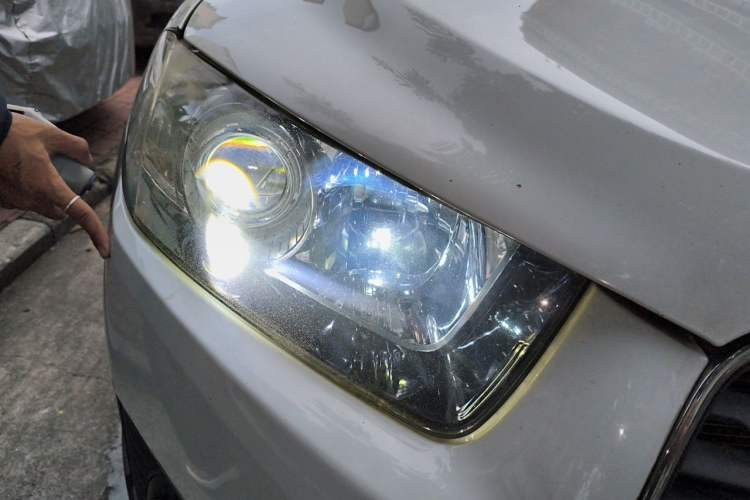 Used Chevrolet Captiva 2015 2.4L 4x4 Flagship Edition 7-Seater Right Front Headlight