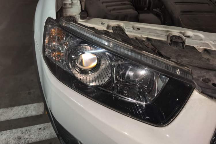 Used Chevrolet Captiva 2015 2.4L 4x4 Flagship Edition 7-Seater Right Front Headlight