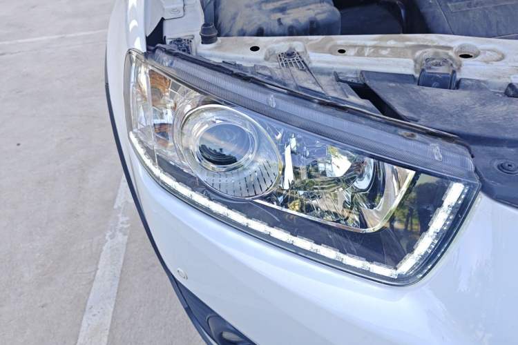Used Chevrolet Captiva 2015 2.4L 4x4 Flagship Edition 7-Seater Right Front Headlight