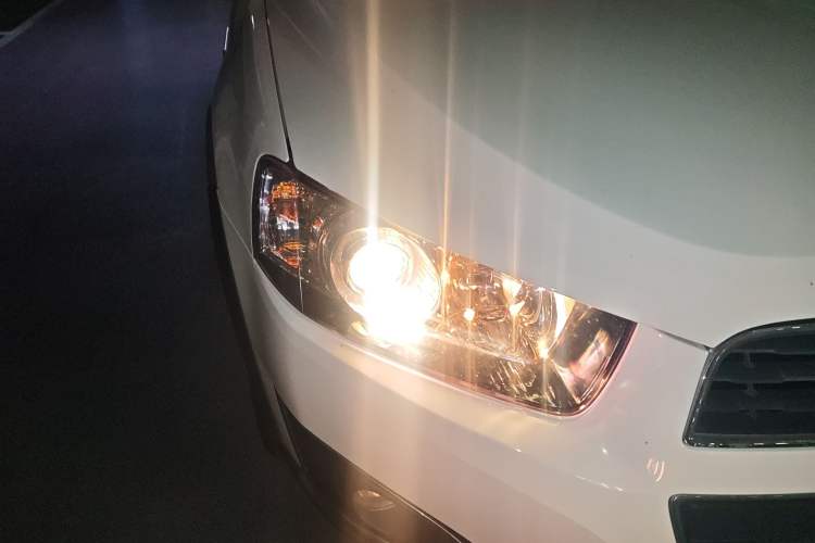 Used Chevrolet Captiva 2015 2.4L 4x4 Flagship Edition 7-Seater Right Front Headlight