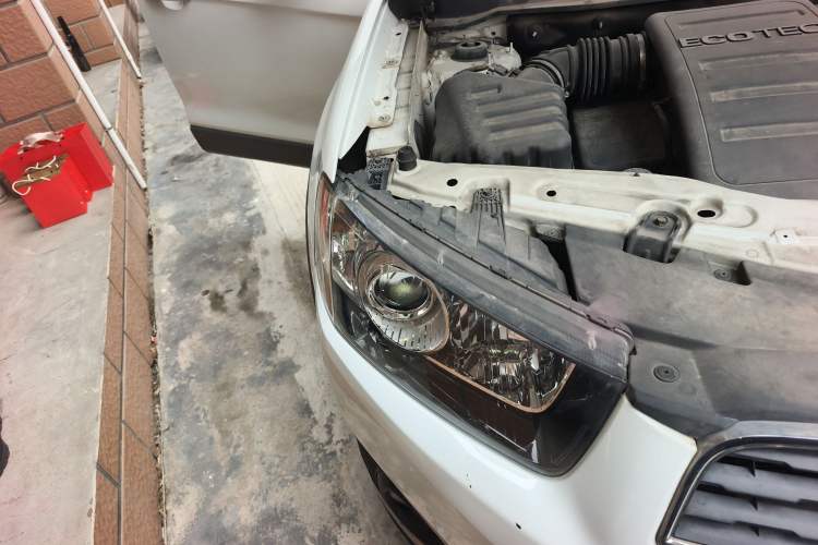 Used Chevrolet Captiva 2015 2.4L Two-Wheel Drive Urban Version 7 Seats Right Front Headlight