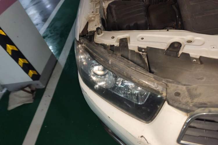 Used Chevrolet Captiva 2015 2.4L Two-Wheel Drive Urban Version 5 Seats Right Front Headlight