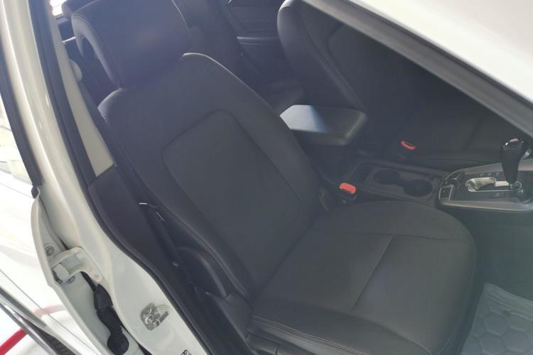 Used Chevrolet Captiva 2015 2.4L 4x4 Flagship Edition 7-Seater Right Front Seat