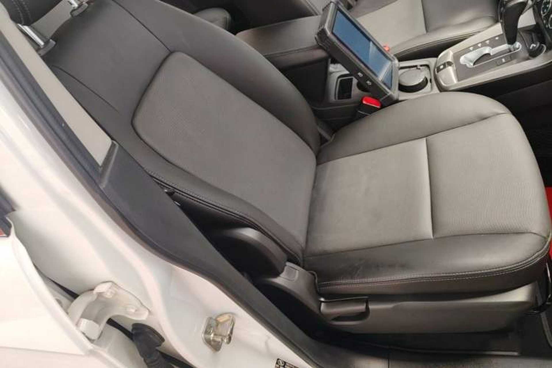 Used Chevrolet Captiva 2015 2.4L Two-Wheel Drive Urban Version 7 Seats Right Front Seat