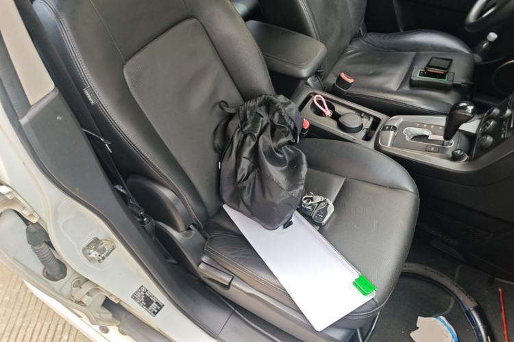 Used Chevrolet Captiva 2015 2.4L Two-Wheel Drive Urban Version 7 Seats Right Front Seat