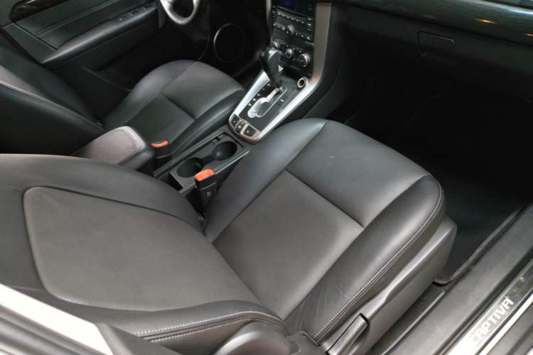 Used Chevrolet Captiva 2015 2.4L 4x4 Flagship Edition 7-Seater Right Front Seat