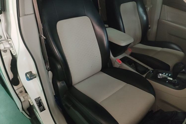 Used Chevrolet Captiva 2015 2.4L Two-Wheel Drive Urban Version 5 Seats Right Front Seat