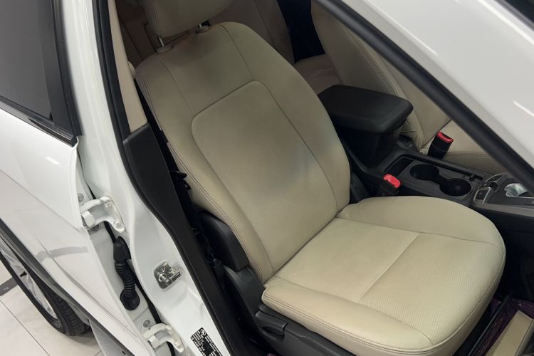 Used Chevrolet Captiva 2015 2.4L 4x4 Flagship Edition 7-Seater Right Front Seat